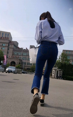 极品紧身蓝牛马尾辫天生丽质美女