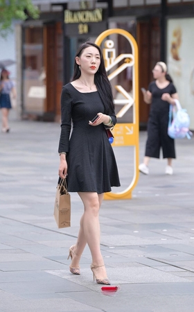 保养得真好的高跟美女3A3345[193M]