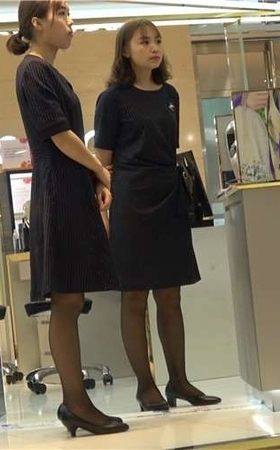 4k-黑色连衣裙丝袜美腿街拍美女