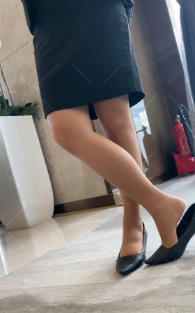 高管的丝袜高跟美腿秀 [5P]