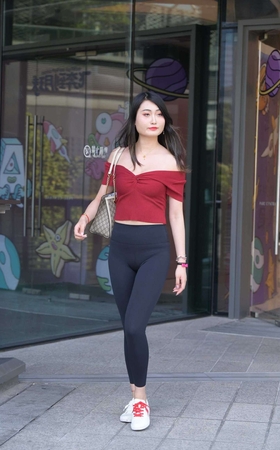 黑色瑜伽裤美女【套图+视频】 [10P]