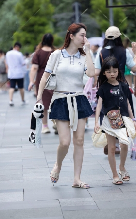 街拍轻熟白皙美腿朲槭 [19P]