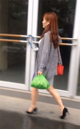街头抓拍非常有气质的高跟鞋美女