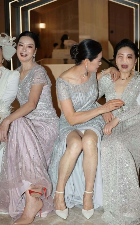 大长腿贵妇中门大开ZG66P