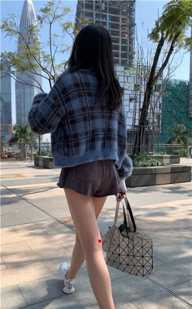 （视频）灰色热裤长腿美女