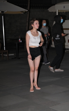 跳舞美女