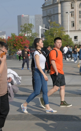 街拍麻花辫紧牛小妹 [17P]