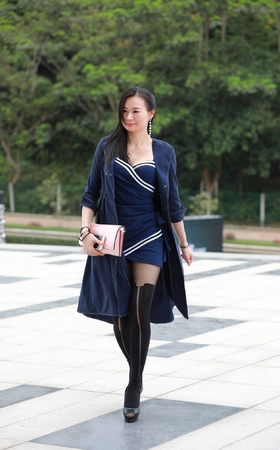 连体包臀裙美妇