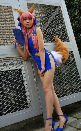 4K – 玩cosplay得蓝色高跟少女 [704 MB/mp4]