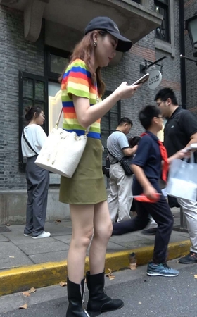 4K – 时尚街拍美女 [2.30 GB/MP4]