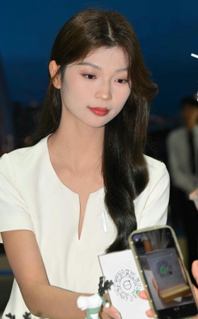 241115-43=90√丝袜美腿俩闺蜜 11P