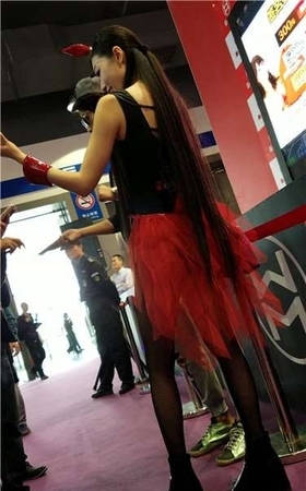 4k超清，魔鬼身材黑丝网袜大美女，想必也是sao货一枚
