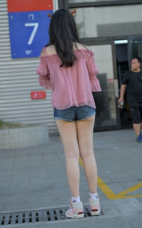 卖萌可爱热裤MM [10P]