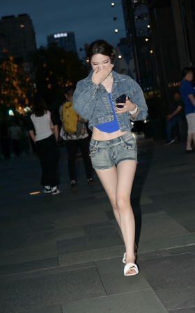 牛仔热裤牛仔外套小姐姐 [18P]