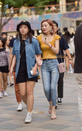 [赛德克赛帖] 性感紧身仔裤美女 [14P]