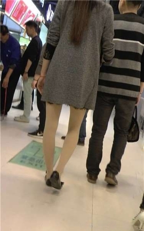 街拍白丝袜美腿美女