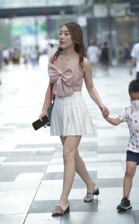 街拍JK超短裙美女辣妈 [17P]