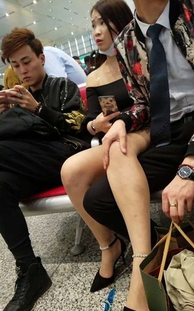 4k-极品性感白皙美腿美女，真羡慕这哥们的手