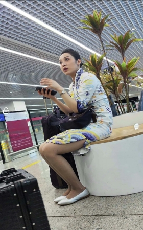 4K偶遇空姐下班超薄灰丝细高跟换鞋震撼 2P