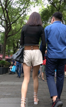 V领低胸黑色蕾丝衣精致街拍美女