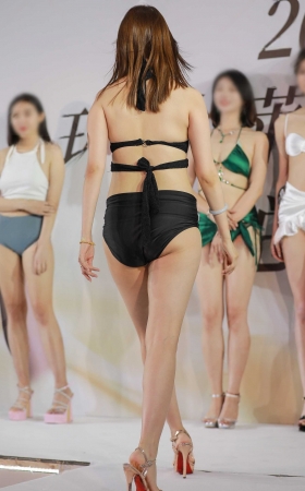 黑色泳装 [21P]