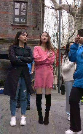 长靴美腿粉色毛衣美女