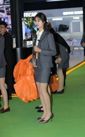 高挑大长腿礼仪小姐姐~ [23P]