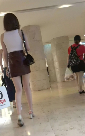 极品白皙美腿棕色包臀裙天生丽质美女
