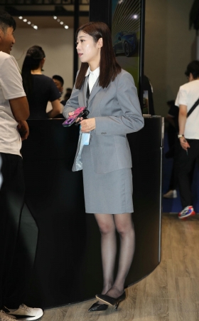 非常气质的美女汽车销售顾问 [20P]