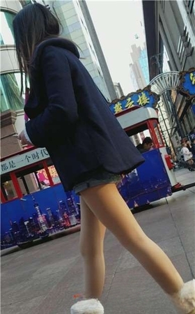 4k-大冬天的逛街偶遇极品美腿漂亮美女