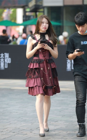 四九城嘎子街拍作品 – 肉丝高跟女友1