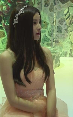 超级甜美萝莉公主裙丰满小美女。