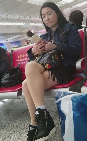 4k-高铁站拍摄超波肉色丝袜美腿美女