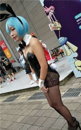 4K – 动漫展cosplay的黑丝袜二次元美少女