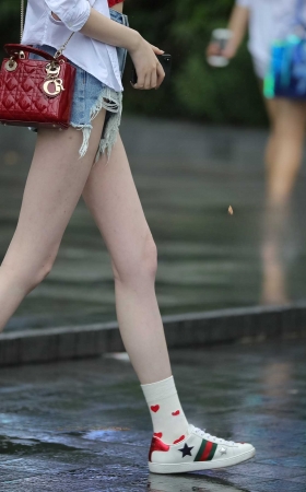 气质美女 一双白白长腿让女人羡慕 [20P]