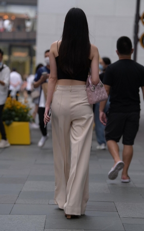 小吊带，小姐姐