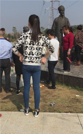 牛仔裤小妹