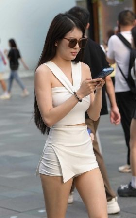 25522-15=46√超短白热裤女生 12P