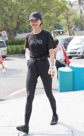 活泼开朗的高挑长腿小姐姐 [15P]