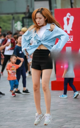 街上跳舞的阳光女孩 ,活力无限 [21P]