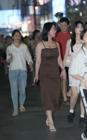 棕色吊带长裙轻熟少f [18P]