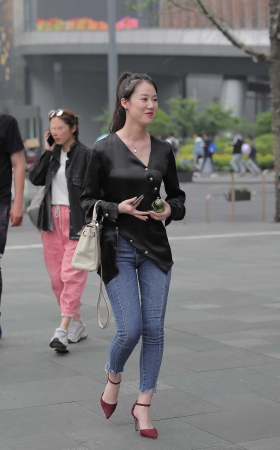 气质温柔的漂亮美眉 妥妥的女神级美女! [28P]