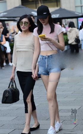 神摄手参赛05 穿牛短的高挑美女（14P） [14P]