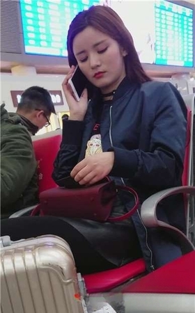 4k-街拍颜值爆表高冷丝袜打底裤美女