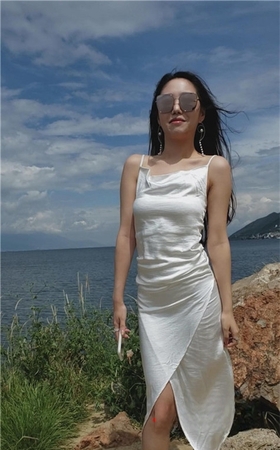 （视频）海边的白裙女孩