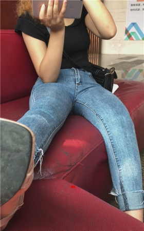 紧牛妹子