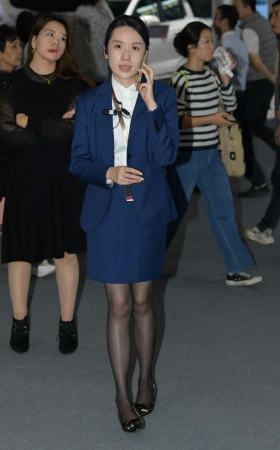 241121-19=49√貌美如花的女同事 8P