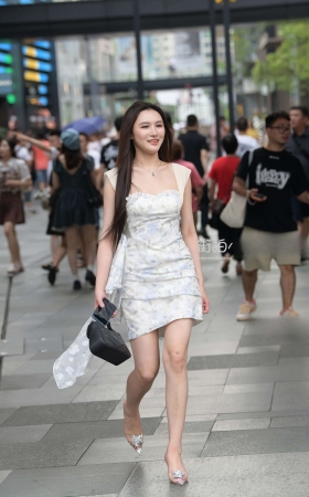 气质魅力大方，美腿 [24P]