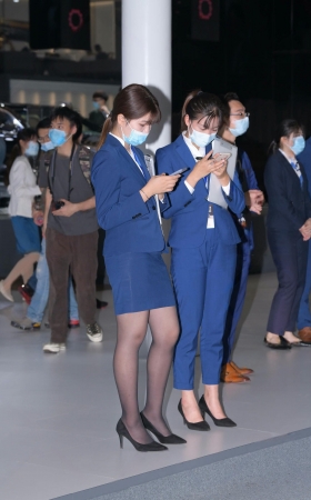 宝马的销售员小姐姐 [19P]