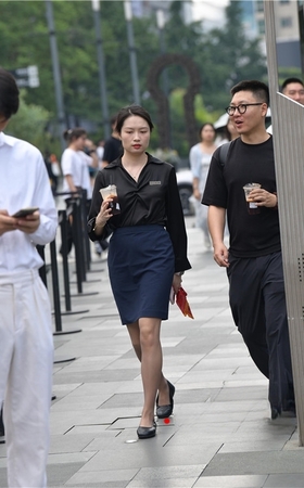 喝奶茶的美女(28P)